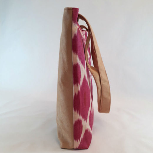 tote ikat lateral beige y fucsia