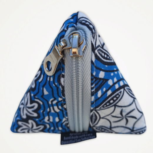 monedero triangular tela wax africana azul